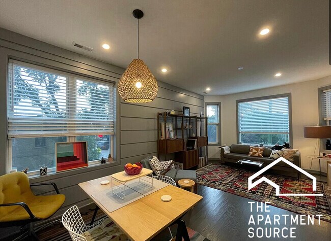 Foto del edificio - 2834 W Diversey Ave