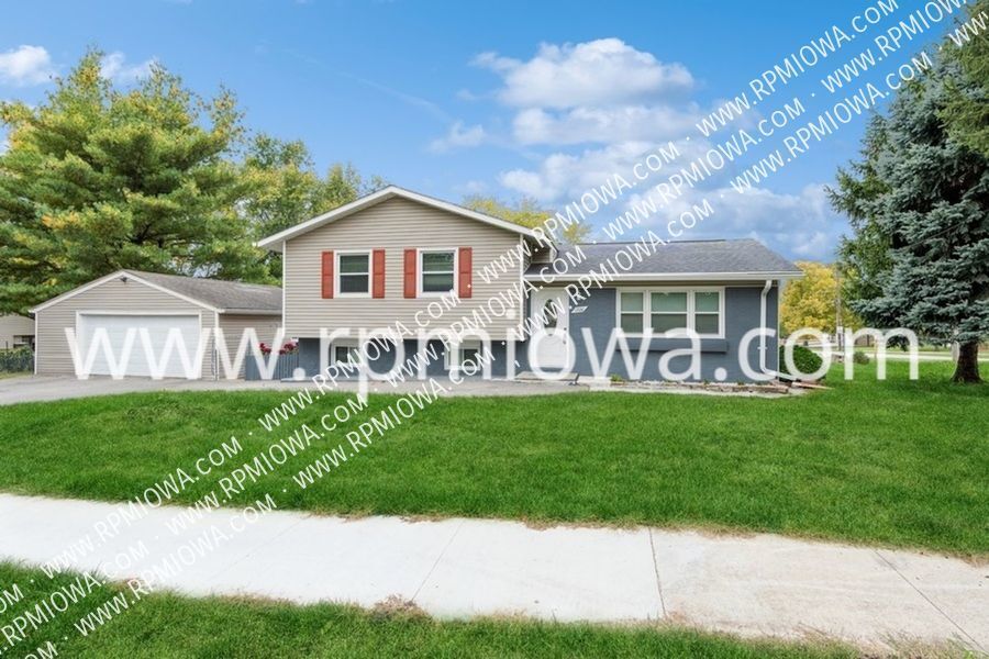 Primary Photo - Uniquely Painted 3 Bedroom Home in Windsor...
