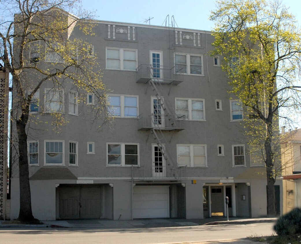 Building Photo - 1176 University