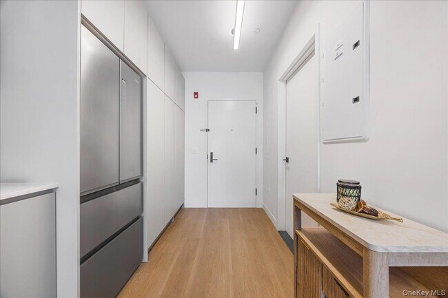 Building Photo - 8 Chester Ave