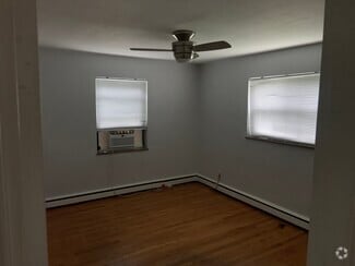 Building Photo - 4964 Charlemar Dr