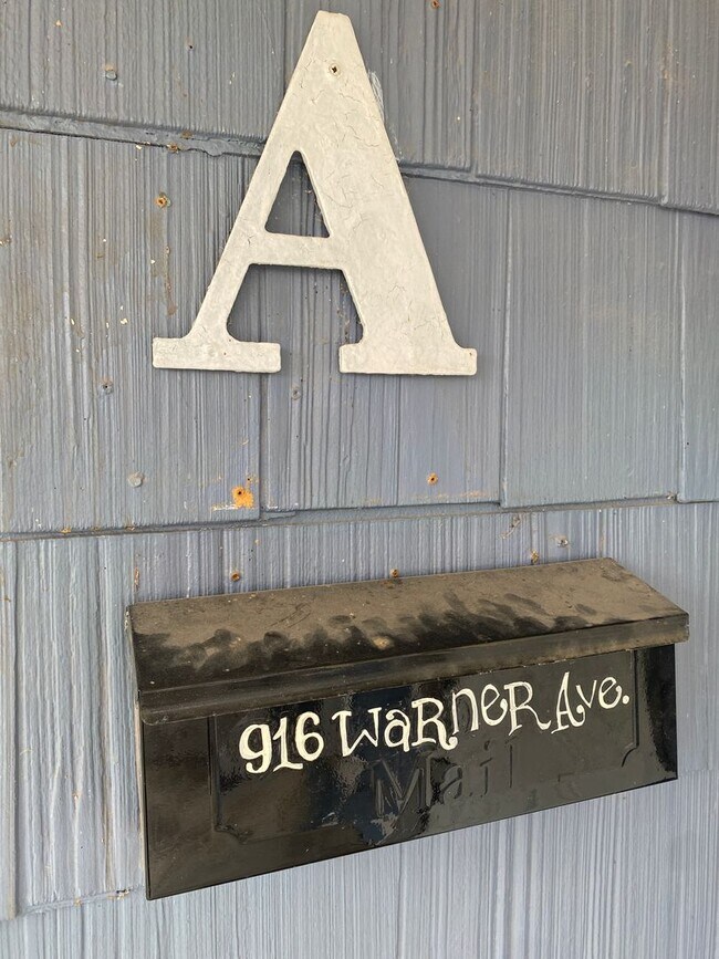 Foto del edificio - 916 Warner Ave