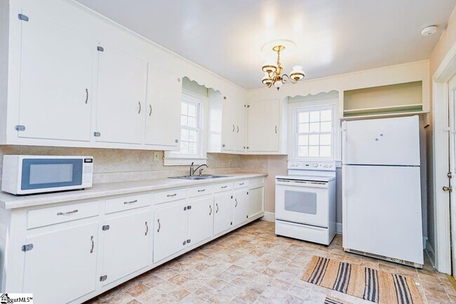 Foto del edificio - 114 Lenore Ave