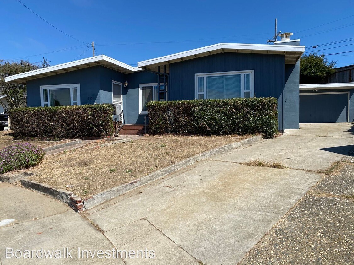Foto principal - 4 br, 2 bath House - 10 Clover Cir.