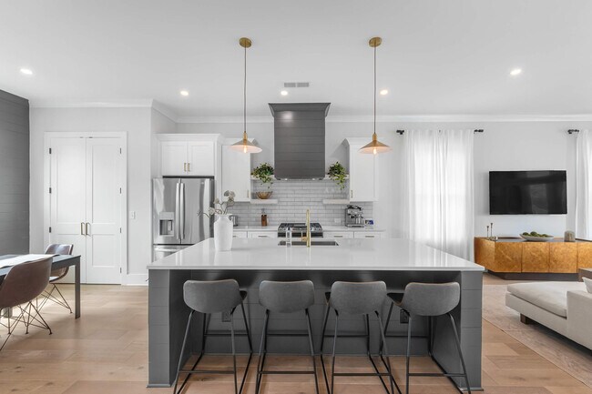 Building Photo - 798 Bender St SW