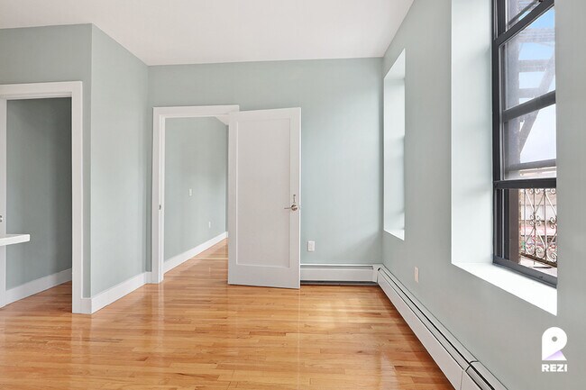 Foto del edificio - 1731 Pitkin Ave