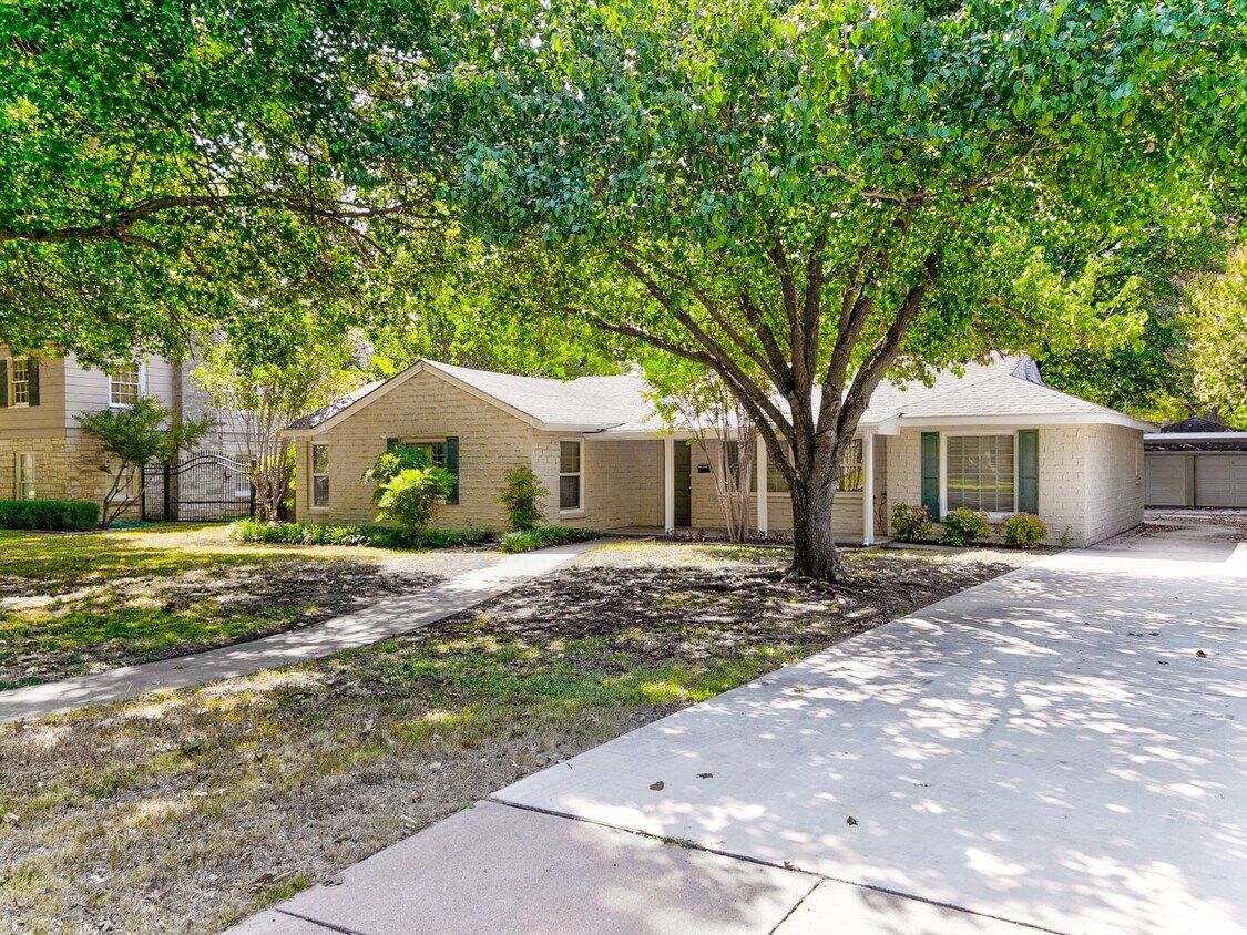 Foto principal - 3727 W Biddison St