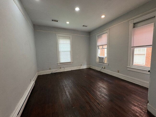 Building Photo - 871 Mulberry St