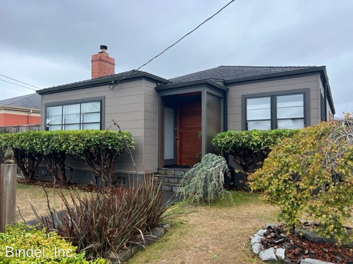 2 br, 1 bath House 2626 L ST House Rental in Eureka, CA