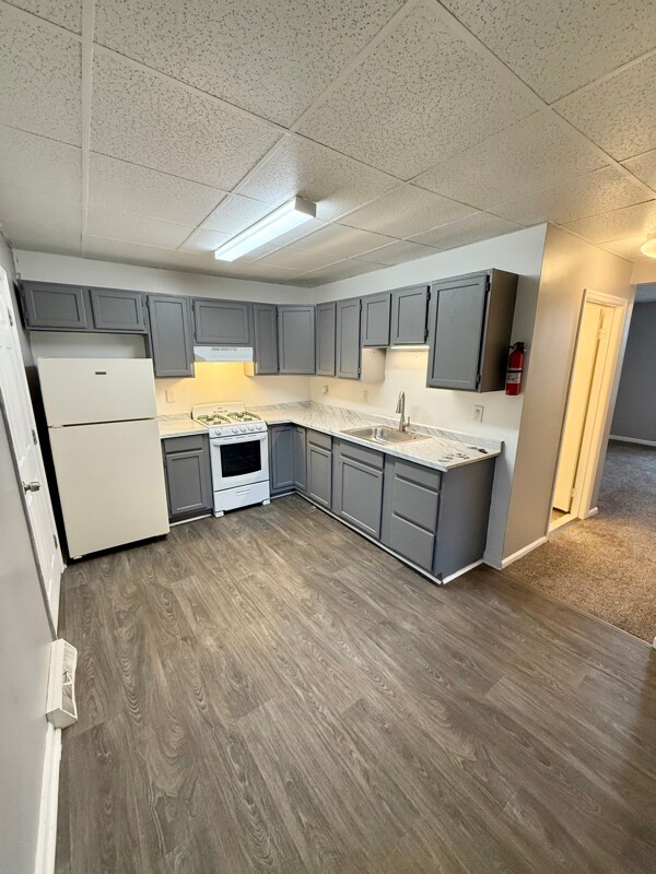 Building Photo - 6 Van Buren St