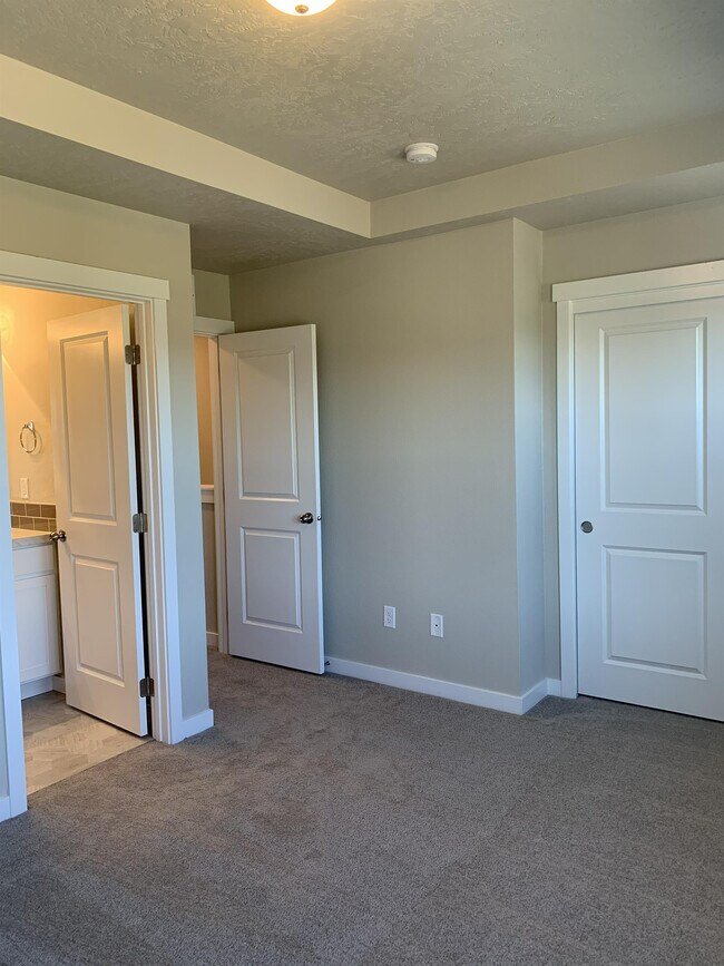 Building Photo - 5998 S Jessenia Ln