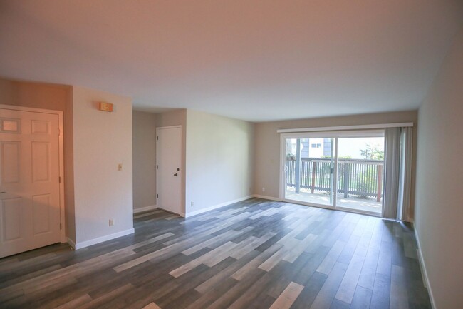 Foto del edificio - San Ramon Gardens Condo - 2 Bed and 1 Bath...