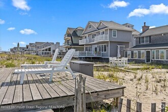 Building Photo - 1427 Ocean Front