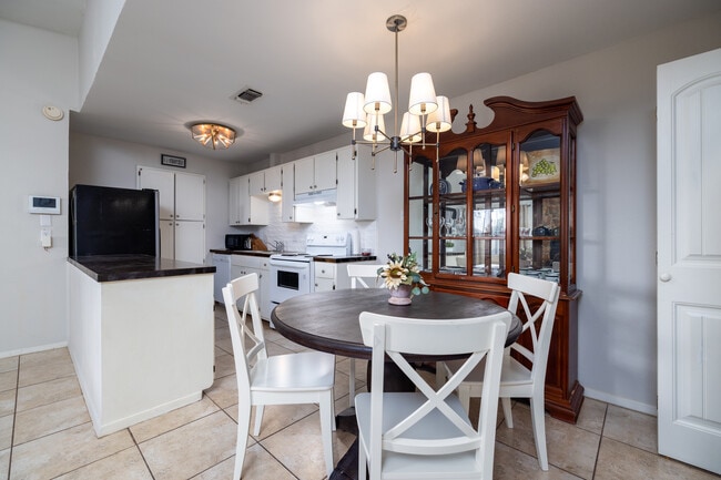 dining - 3801 Green Meadow Dr