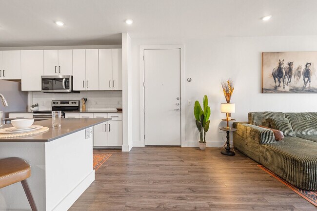 Foto del edificio - 7522 1/2 West Slaughter Lane-SI FL1-ID1537449P