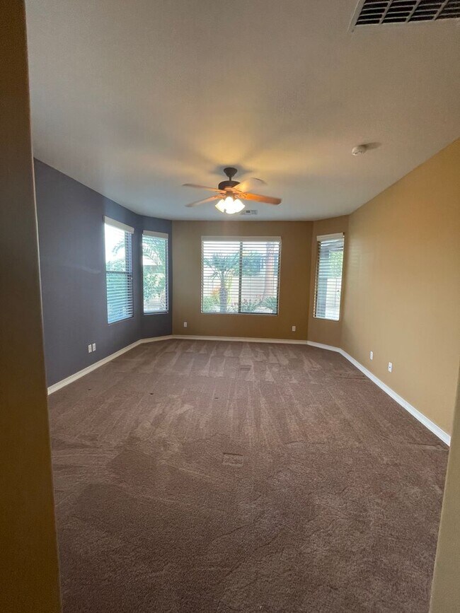 Foto del edificio - 43450 Sansom Dr