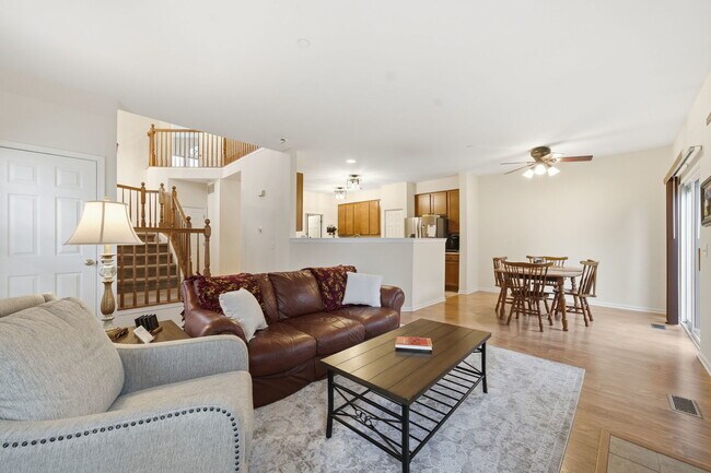 Building Photo - 1836 Candlelight Cir