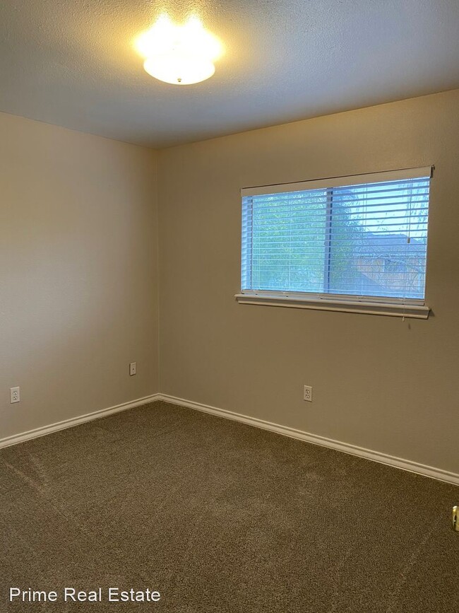 Building Photo - 4 br, 2.5 bath House - 5114 Queens Ct