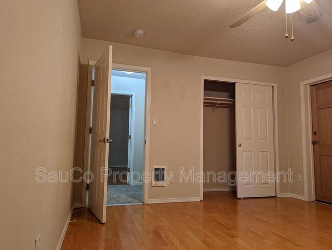 Foto del edificio - 1041 NE 106th Ave