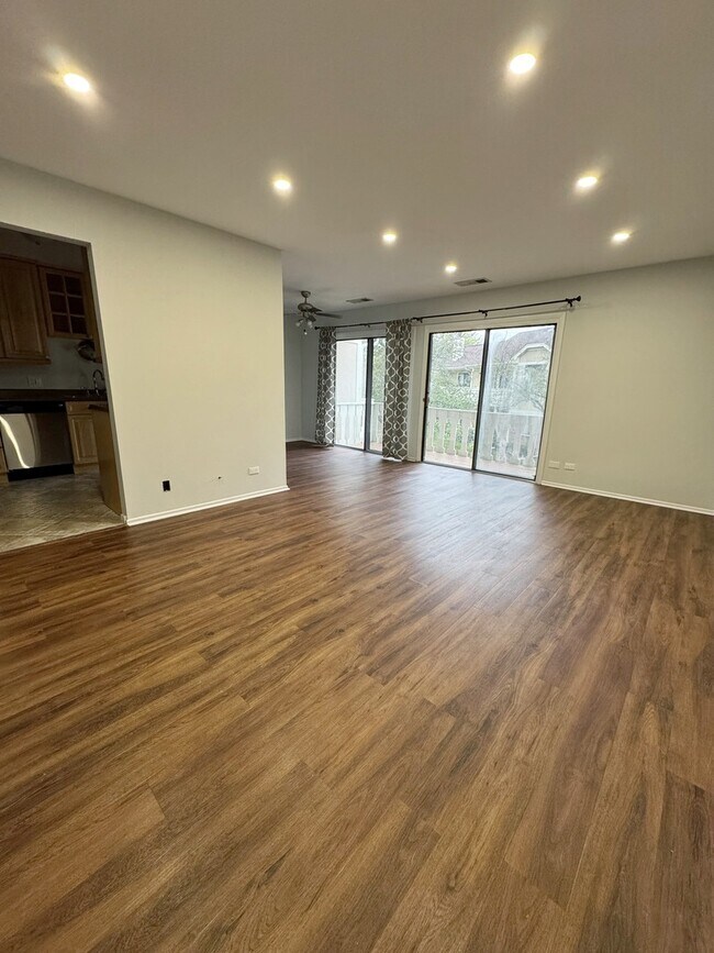 Foto del edificio - 576 Greystone Ln