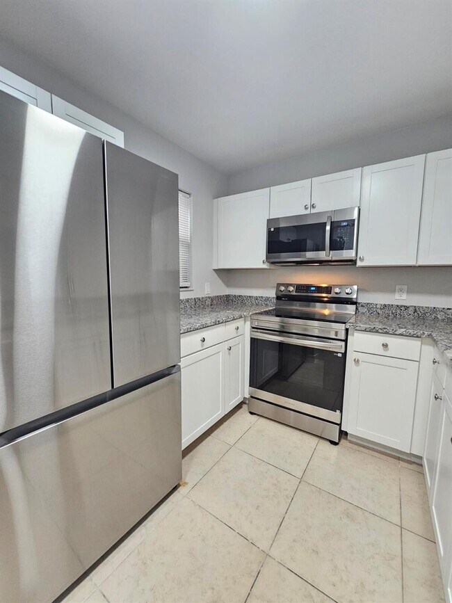 Foto del edificio - 1545 Lake Crystal Dr