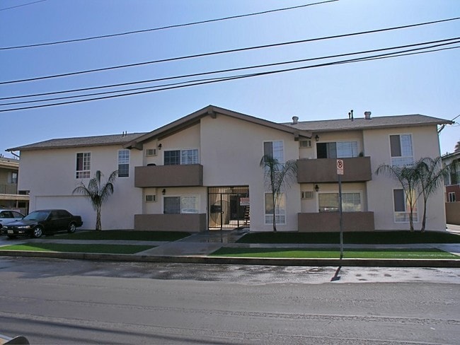Building Photo - 7230 Independence Ave