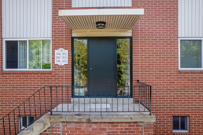 Building Photo - 100 Brooklane Dr