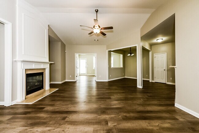 Building Photo - 7364 Poppy Way