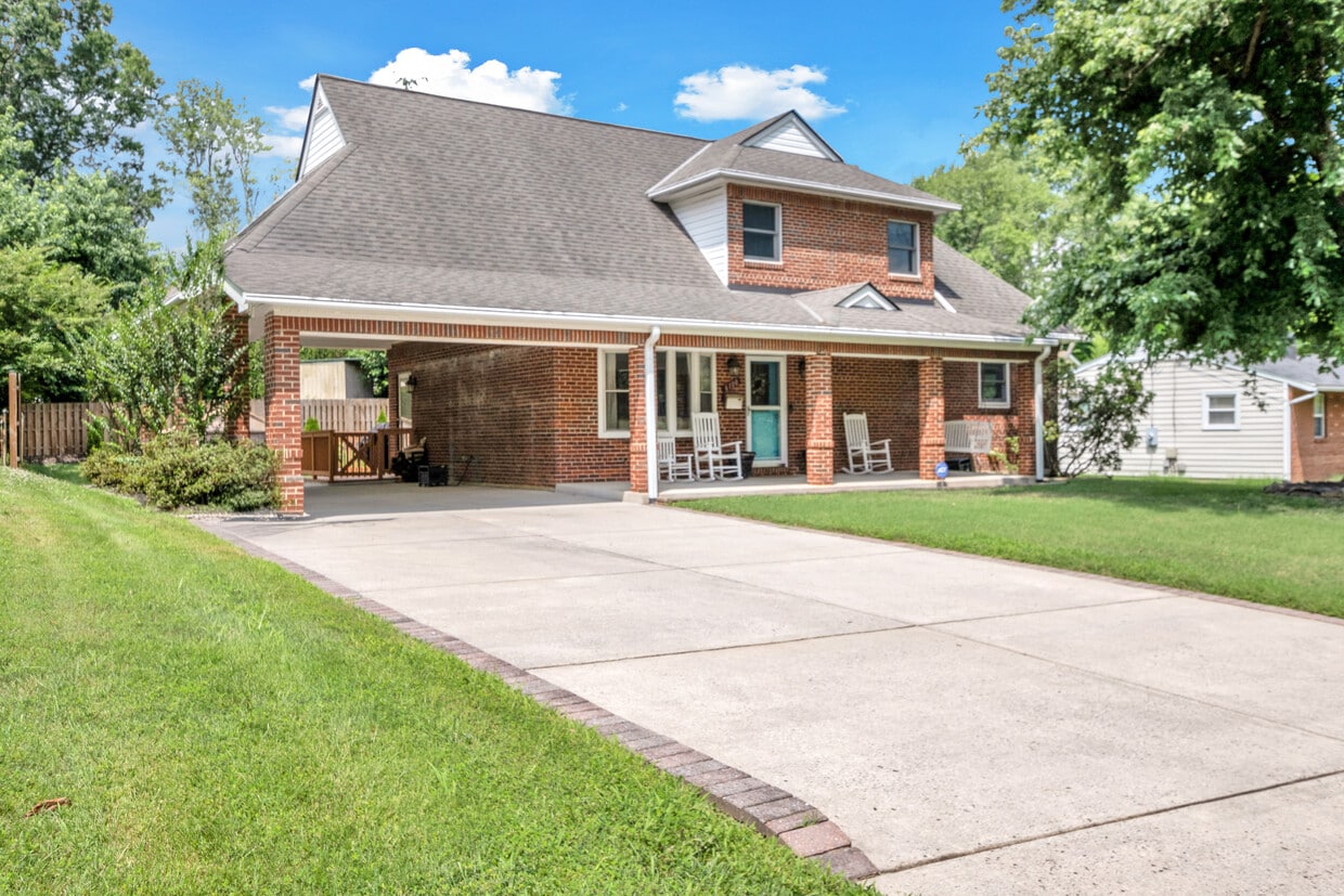 Primary Photo - 6100 Leewood Dr