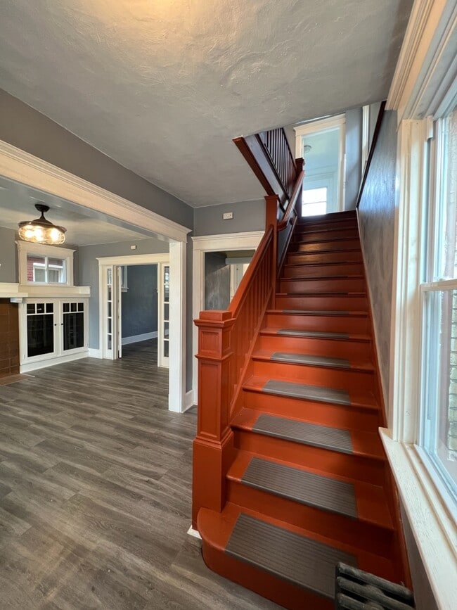 Entry - 1507 Grandview Ave
