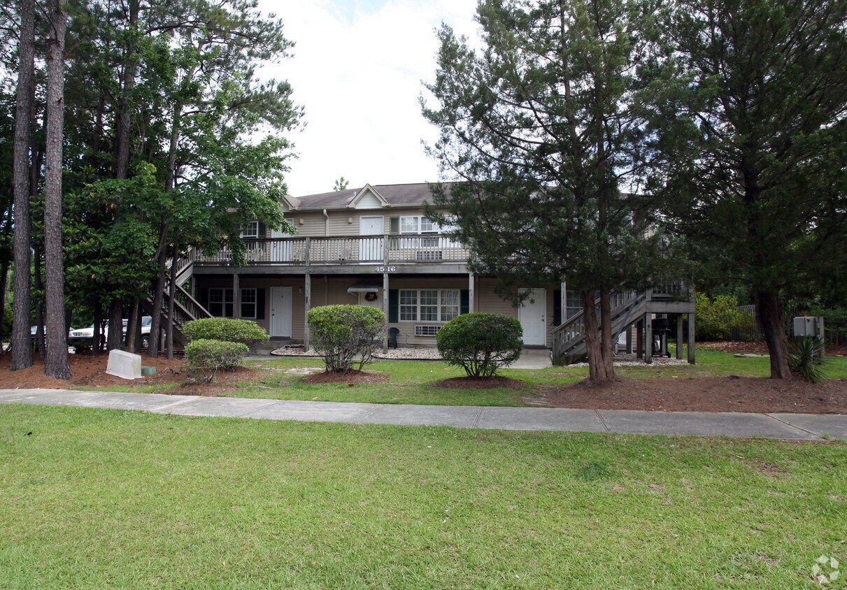 Hollybrook Apartments in Wilmington, NC