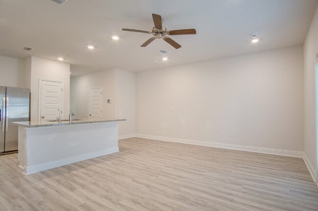 Building Photo - Pet-Friendly 3BR Townhome in Meadow Brook ...