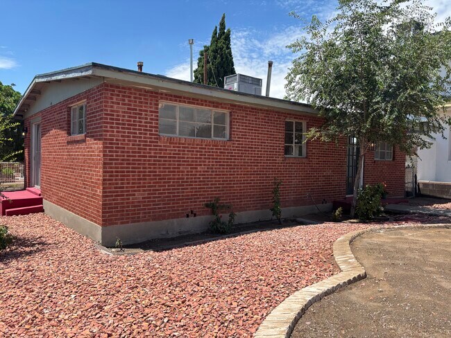 Foto del edificio - 1100 Upson Dr