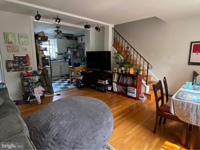 Building Photo - 3011 Mosby St