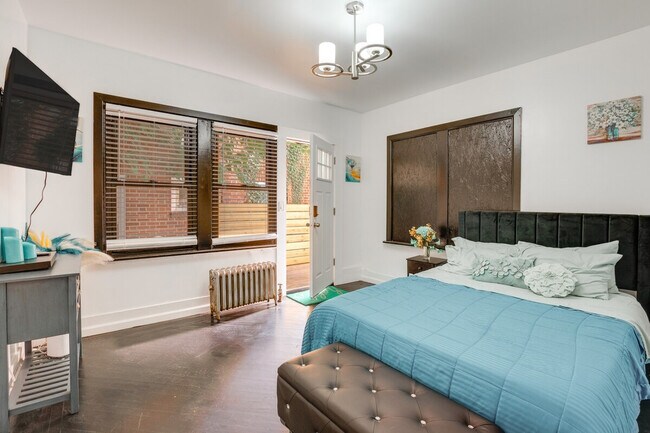 Foto del edificio - 318 Meeker Ave