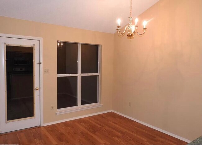 Building Photo - 1238 Payton Dr N