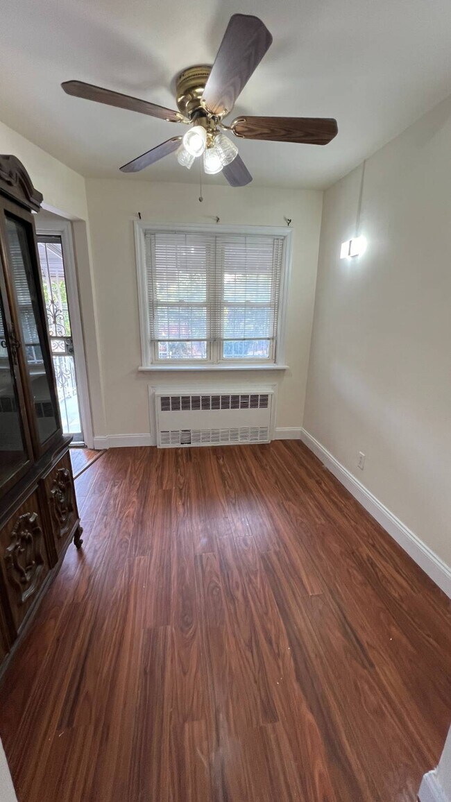 Building Photo - 731 E 101st St