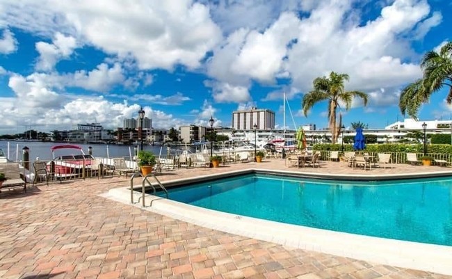 Building Photo - 100 Golden Isles Dr