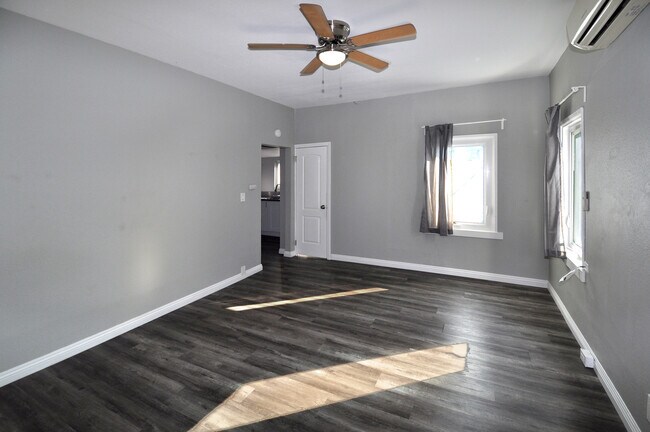 Living room - 2141 Front St