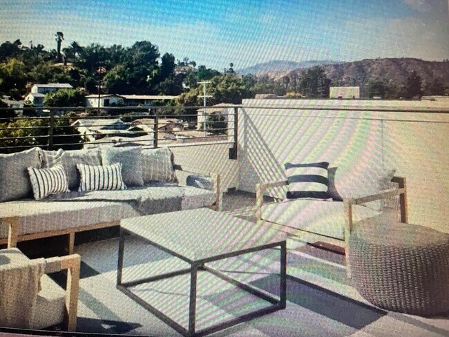 Foto del edificio - 4515 Hazel Ln