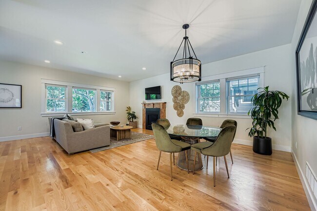 Foto del edificio - Idyllic Downtown Longmont 5-BDR Retreat