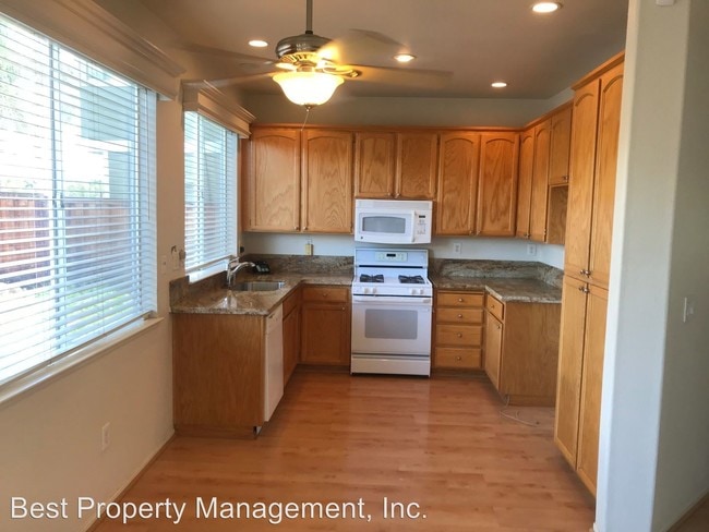 Building Photo - 3 br, 2.5 bath House - 751 Canyonwood Court