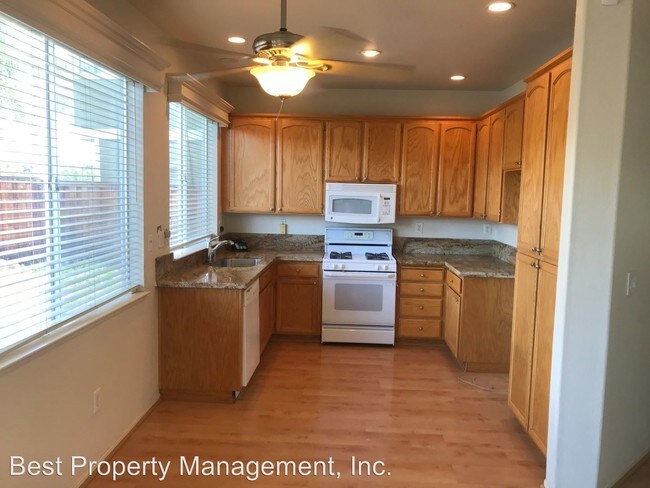 Foto del edificio - 3 br, 2.5 bath House - 751 Canyonwood Court