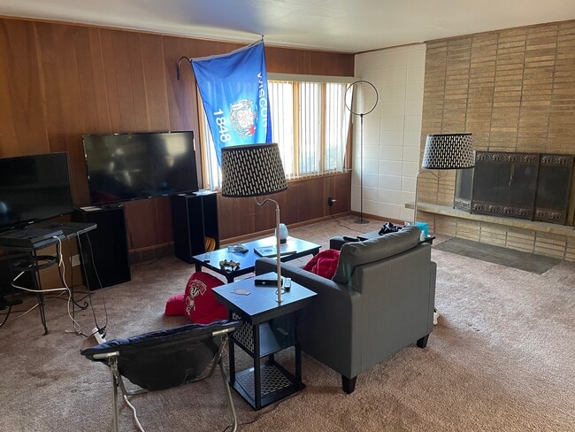 Living Room - 325 N Sherman Ave