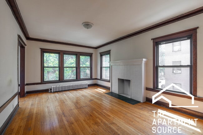 Foto del edificio - 2427 N Sawyer Ave