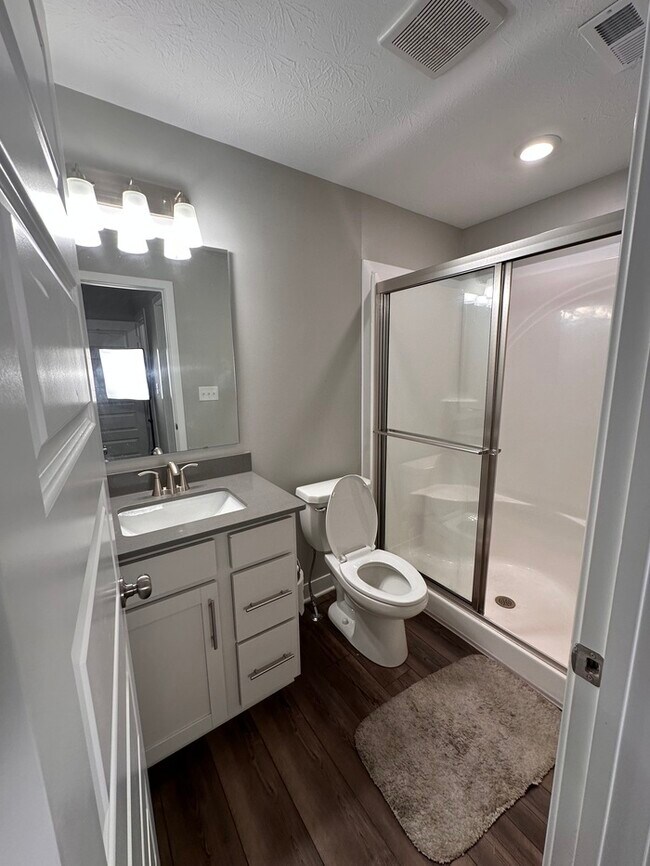 Building Photo - Big Danville Home Away From Home