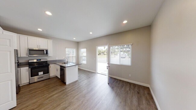 Building Photo - 5214 E Falls View Dr