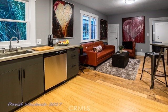 Unit 6 (furniture not incl) - 421 W 3rd St