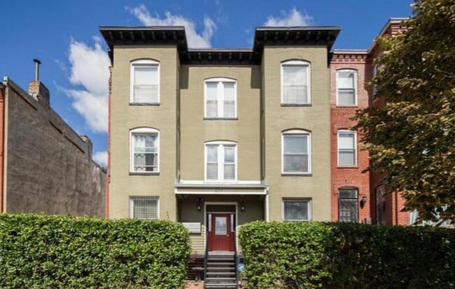 Building Photo - 207 R St NW