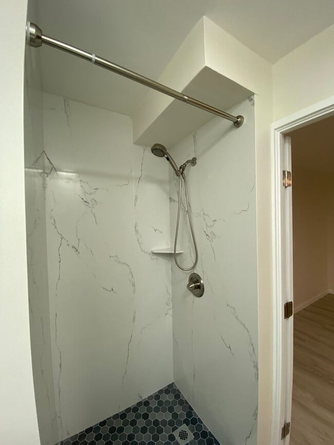 Photo - Newly Renovated 1 Bed. 1, Bath, 1 parking in Moilili. Apartment